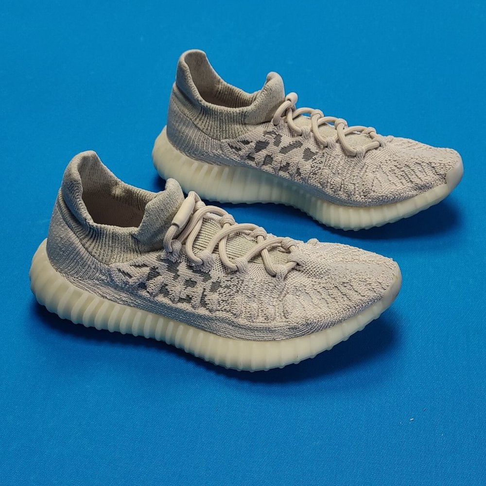 YEEZY 350 V2 CMPCT ADULTS BEIGE SIZE 8